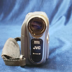 JVC GR-D720E vintage non testé avec batterie