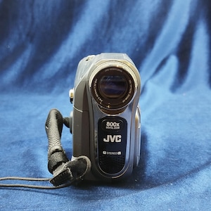 JVC GR-D720E vintage non testé avec batterie