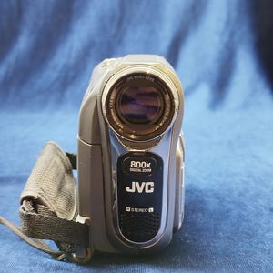 JVC GR-D720E vintage non testé avec batterie