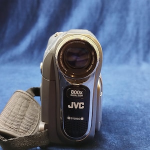 JVC GR-D720E vintage non testé avec batterie