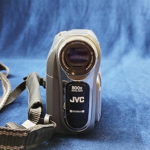 JVC GR-D720E vintage non testé avec batterie