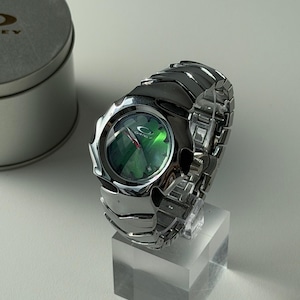 Orologio da polso Oakley Y2K futuristico personalizzato con quadrante verde immagine 2
