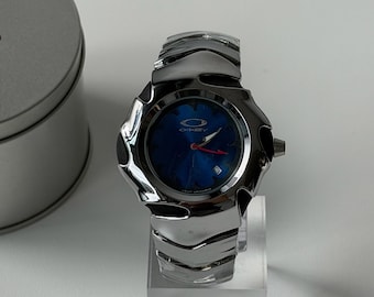 Custom Oakley Y2K Futuristische Metallarmbanduhr mit blauem Zifferblatt