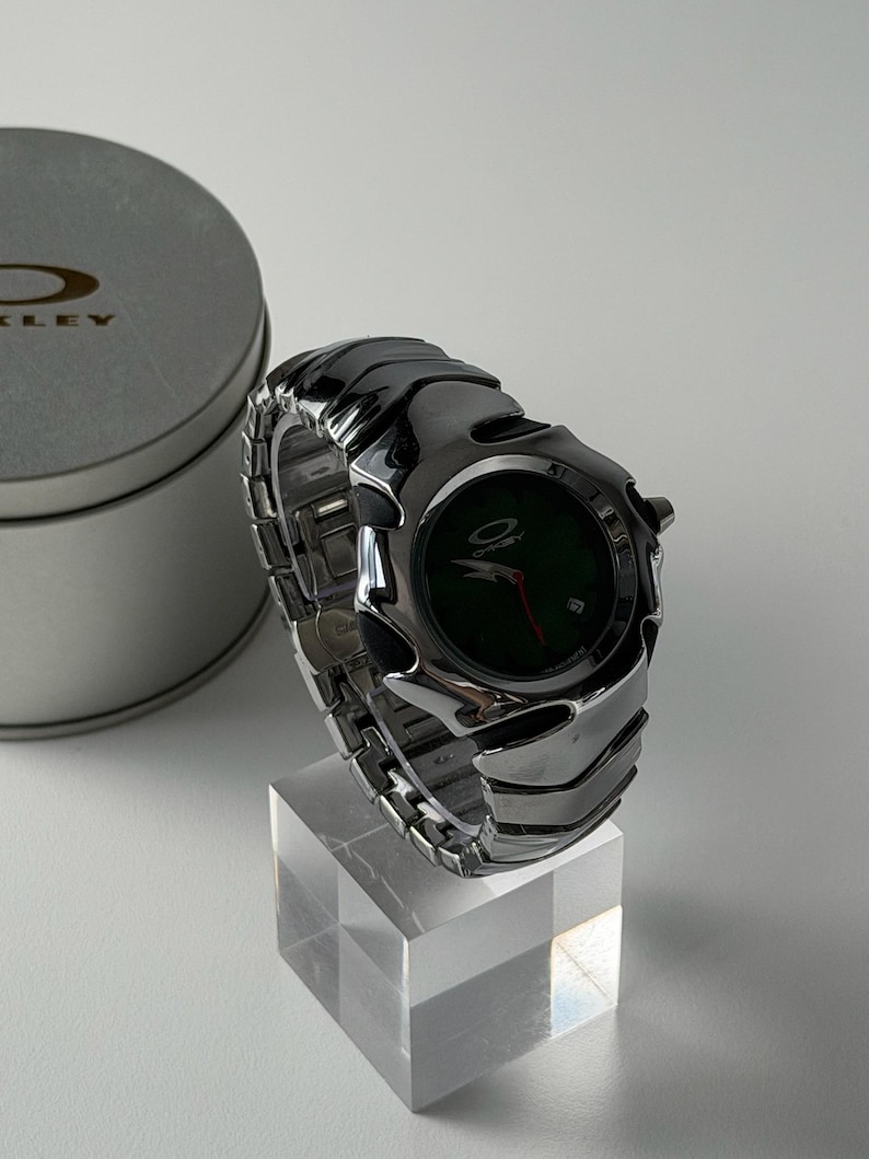 Orologio da polso Oakley Y2K futuristico personalizzato con quadrante verde immagine 4