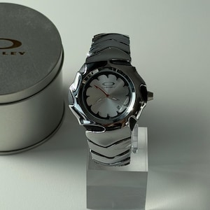 Custom Oakley Y2K Futuristische Metallarmbanduhr Bild 1