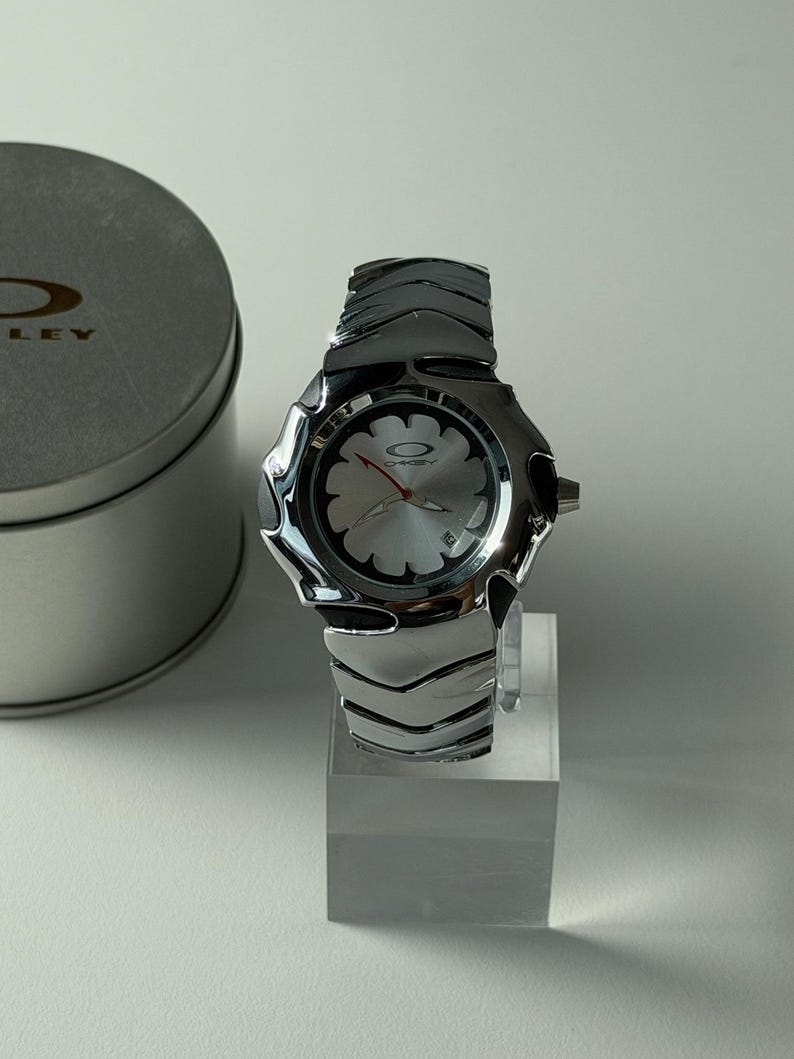 Custom Oakley Y2K Futuristische Metallarmbanduhr Bild 1