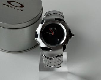 Reloj de pulsera Oakley Y2K Futuristic Metal personalizado con esfera negra y correa mate