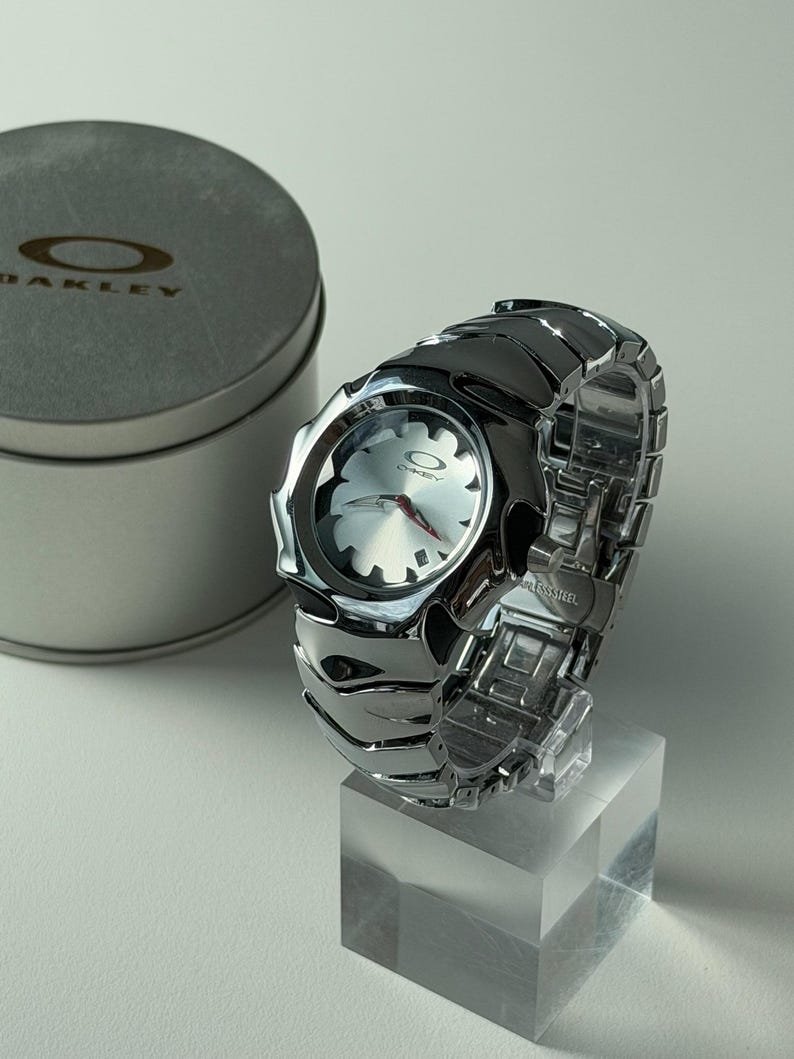 Custom Oakley Y2K Futuristische Metallarmbanduhr Bild 2