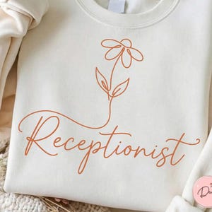 Boho receptionistskjorta, minimalistisk blommig receptionisttröja, medicinsk receptionistgåva, kontorsadministratörströja, sekreterarekläder med vildblommor