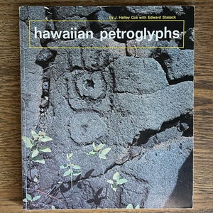 Vintage 1995 Hawaiian Petroglyphs Book – J. Halley Cox – Bishop Museum Hawaii Archaeology Polynesian History Reference