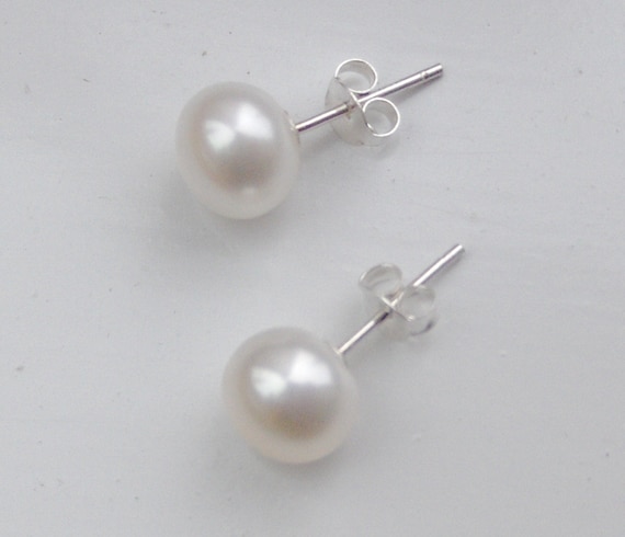 9mm White Freshwater Round Pearl Stud Earrings