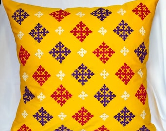 Fodera per cuscino con ricamo geometrico a mano • Cuscino in cotone giallo 16x16