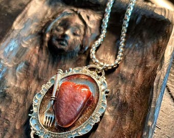 Collar gótico hecho a mano con ojo y lengua, colgante de órgano anatómico oscuro, regalo de joyería de terror inspirado en Hannibal