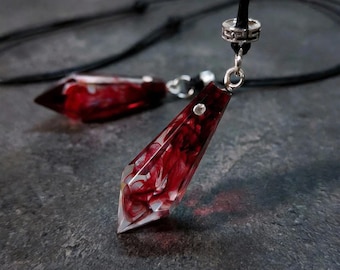 Collar gótico hecho a mano con dije de cristal de sangre de dragón, colgante de resina fluida, joyería de fantasía estética oscura, regalo único para él