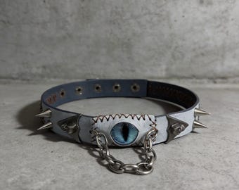 Gargantilla de cuero con pinchos hecha a mano: collar gótico punk con ojo malvado