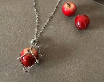 Collar con colgante de manzana roja gótica, dije de resina, joyería con estilo witchcore