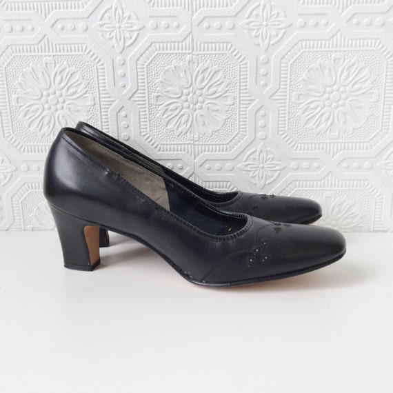 black pumps size 5