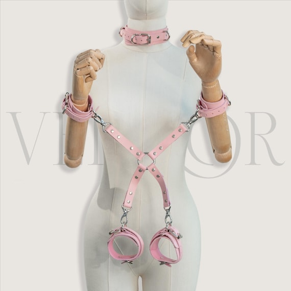 Pink Leather Cosplay Collar and Cuffs Set – Women’s Costume Accessory Kit with Chain and Connectors