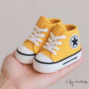 Babyschuhe Turnschuhe Häkelanleitung PDF | Baby Mädchen Jungen Booties 4 Größen | Geschenk-Baby-Booties für Neugeborene und zukünftige junge Mutter DIY