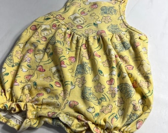 Mono de verano con estampado de gato y perro estilo garabato amarillo vintage, talla 24 M RN 42000