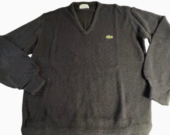 Jersey vintage Izod Lacoste de cuello en V, tejido negro, logo de cocodrilo, fabricado en EE. UU., talla XL.