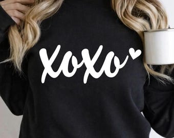 Minimalist XOXO Sweatshirt, Cute Love Graphic Shirt, Matching Couple Tee, Everyday Romantic Gift
