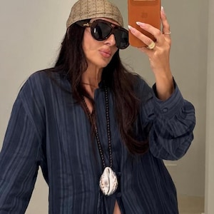 Collana MAROLA PRINT, realizzata a mano con conchiglie e pietre naturali marroni, stile boho estivo.