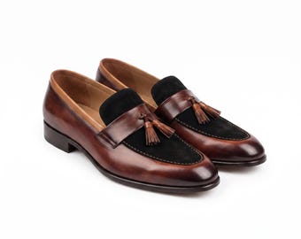 Braune Herren-Slipper aus Leder und schwarzem Wildleder mit Quasten, handgefertigte zweifarbige Slipper, Geschenk für den Bräutigam, elegante Schlupfschuhe, hochwertige Lederschuhe