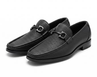 Mocasines negros de cuero para hombre, zapatos de vestir casuales elegantes hechos a mano, estilo clásico de lujo discreto, calzado para el día a día.