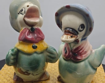 Vintage 1950-tals antropomorfisk Happy Duck salt- och pepparkar i keramik