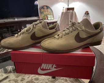 Vintage Nike Bowling Shoes Men’s 9.5 – Cream Brown Leather Split‑Toe Rare Discontinued