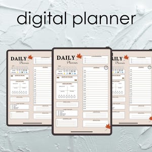 Peut inclure: Trois modèles de planificateurs numériques sur tablettes, chacun avec un fond beige et une mise en page quotidienne. Le texte "digital planner" est en haut. Chaque planificateur comprend des sections pour la planification, le suivi de l'humeur et les objectifs quotidiens.