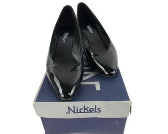 Zapatos de tacón bajo de charol negro de Nickels, fabricados en Italia, talla 8 AA