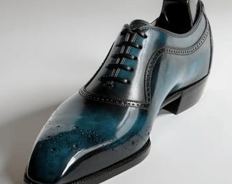 Męskie, ręcznie robione, skórzane, sznurowane, eleganckie buty typu Oxford w kolorze niebieskim z patyną