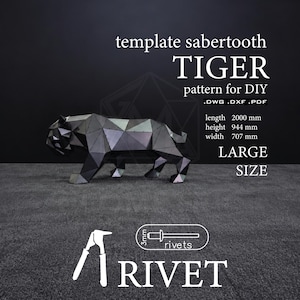 Puede incluir: Una escultura geométrica de tigre dientes de sable hecha de paneles metálicos oscuros. El texto dice: template sabertooth TIGER pattern for DIY .DWG .DXF .PDF length 2000 mm height 944 mm width 707 mm LARGE SIZE. Incluye icono de remachadora y 3mm remaches.