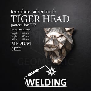 Puede incluir: Una escultura metálica geométrica de cabeza de tigre dientes de sable con el texto template sabertooth TIGER HEAD pattern for DIY .DWG .DXF .PDF length 625 mm height 650 mm width 557 mm MEDIUM SIZE y WELDING con un icono de soplete.