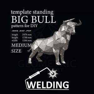 Op de afbeelding: Een geometrisch draadmodel van een stier met de tekst template standing BIG BULL pattern for DIY, .DWG .DXF .PDF, length 2479 mm, height 1750 mm, width 1184 mm, MEDIUM SIZE, en een icoon van een lastoorts met het woord WELDING.