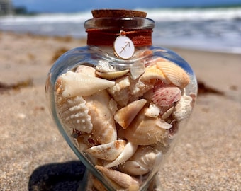 Handgjort sjöjungfruhjärta med stjärnteckenberlock, astrologiinspirerad marin dekor, snäckskalflaska