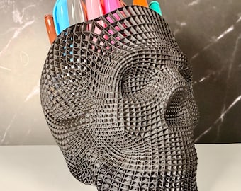 3D Printed Wireframe Skull Pen Holder – Gothic Desk Decor