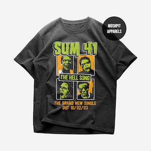 Op de afbeelding: Donkergrijs t-shirt met de bandnaam "SUM 41" in groen, en vier afbeeldingen van bandleden. De tekst "THE HELL SONG" en "THE BRAND NEW SINGLE OUT 10/02/03" staat eronder.
