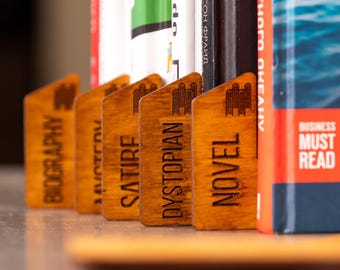 Separadores de libros por género, Separadores de estantería personalizados, Separadores de libros, Juego de separadores de estantería, Separadores de madera, Separadores para biblioteca doméstica