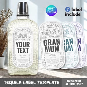 Puede incluir: Una botella de tequila transparente con tapa plateada y una plantilla de etiqueta personalizada. La etiqueta presenta el texto "YOUR TEXT" y "SPICY TAMARINDO". Incluye etiquetas adicionales con el texto "GRAN MUM" y "HAPPY BIRTHDAY". La imagen también incluye el texto "TEQUILA LABEL TEMPLATE".