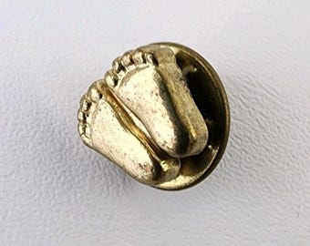 Vintage 1979 V.Evers Precious Feet Gold Tone Pro-Life Pin Pinback Lapel Pin