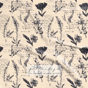 Pu&ograve; includere: Un motivo senza cuciture color crema con illustrazioni floreali e botaniche nere. Il design include fiori stilizzati, ramoscelli ed elementi manoscritti. Il testo "patternizm" e "NON-EXCLUSIVE SEAMLESS PATTERN" sono visibili.