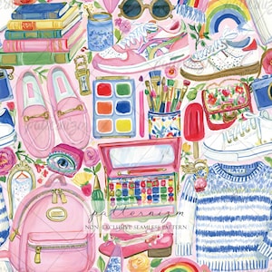 Op de afbeelding: Waterverfillustratie van diverse mode- en kunstgerelateerde items op een roze achtergrond. Inclusief schoenen, een rugzak, een make-up kit, penselen, boeken, zonnebrillen en de tekst "patternizm NON-EXCLUSIVE SEAMLESS PATTERN."