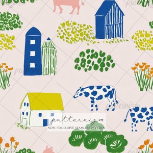 Puede incluir: Patrón repetitivo con escena de granja, con graneros azules, arbustos verdes, flores naranjas y vacas rosas sobre fondo rosa claro. El patrón incluye el texto "patternizm" y "NON-EXCLUSIVE SEAMLESS PATTERN".