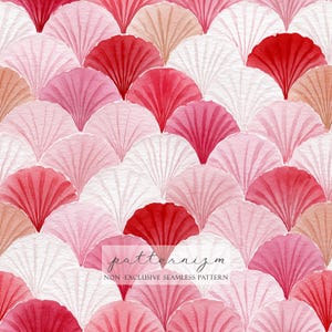 以下が含まれることがあります： 赤、ピンク、白の色合いで、扇のようなデザインが繰り返される水彩パターン。シームレスな品質で、柔らかくテクスチャのある外観です。「patternizm」と「NON-EXCLUSIVE SEAMLESS PATTERN」の文字が表示されています。