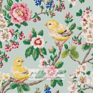 Può includere: Motivo senza cuciture con uccelli gialli appollaiati su rami con fiori rosa, rossi, bianchi e blu su sfondo azzurro. Il motivo include il testo "patternizm" e "NON-EXCLUSIVE SEAMLESS PATTERN".