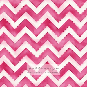 Puede incluir: Un patrón sin costuras con un diseño de chevron en acuarela en rosa y blanco. La imagen incluye el texto "patternizm" y "NON-EXCLUSIVE SEAMLESS PATTERN". Este diseño es adecuado para diversas aplicaciones.
