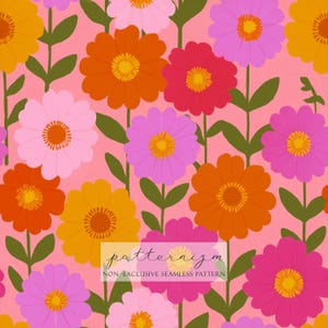 Może przedstawiać: Powtarzalny wzór kwiatowy z pomarańczowymi, różowymi, żółtymi i fioletowymi kwiatami na jasnoróżowym tle. Kwiaty mają żółte środki i zielone łodygi. Widoczny jest tekst "patternizm". Wzór jest bezszwowy.